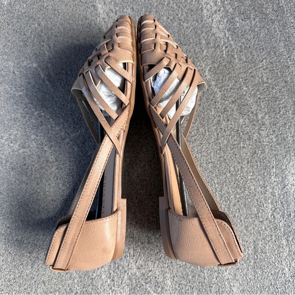 NIB Journee Collection Ekko Woven Flats Vegan Leather Size 8 Tan Beige Sandals - Picture 5 of 11